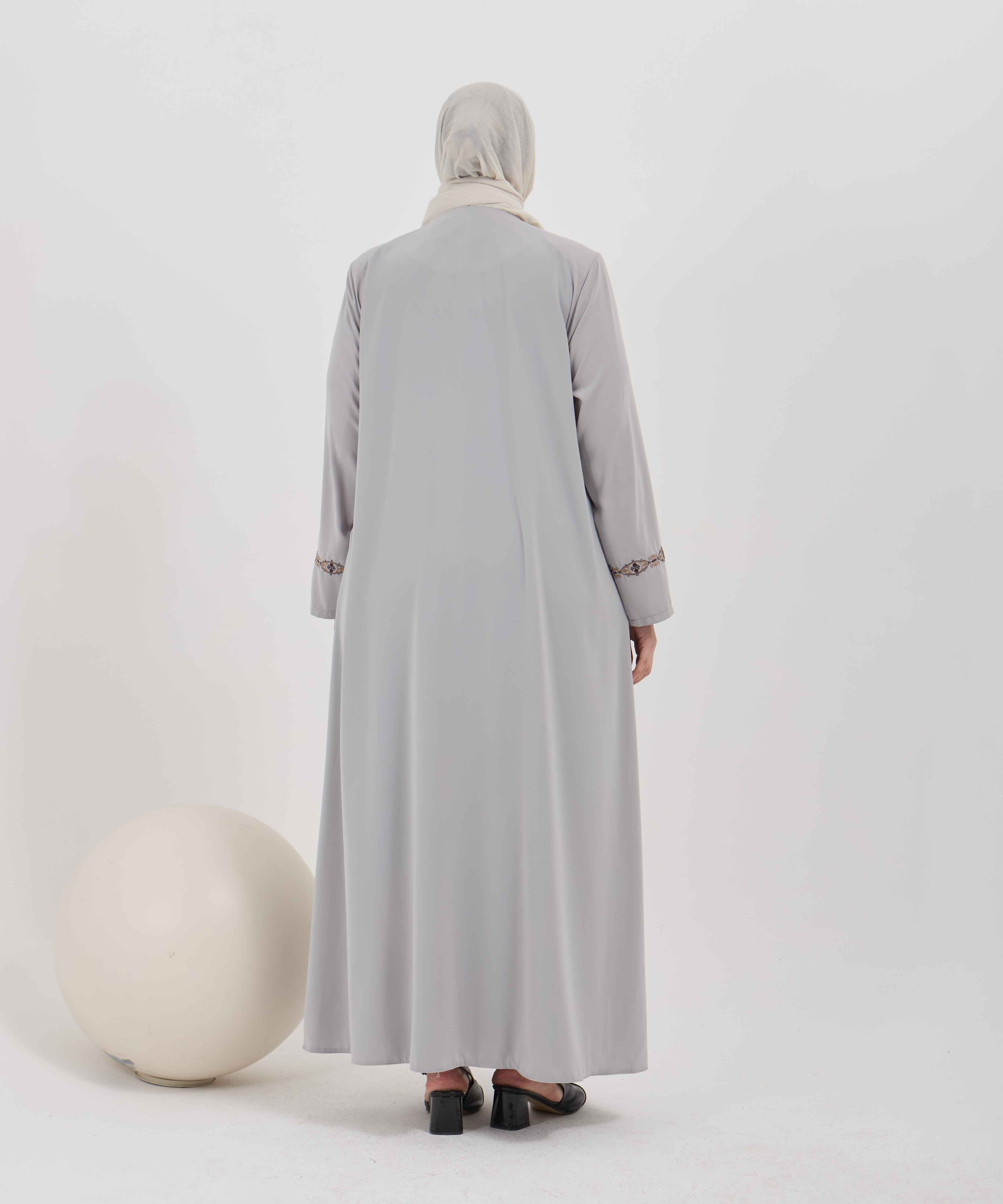 Önü Ve Bilekleri Zarif Nakışlı İşlemeli Büyük Beden Ferace Gri | 20411324