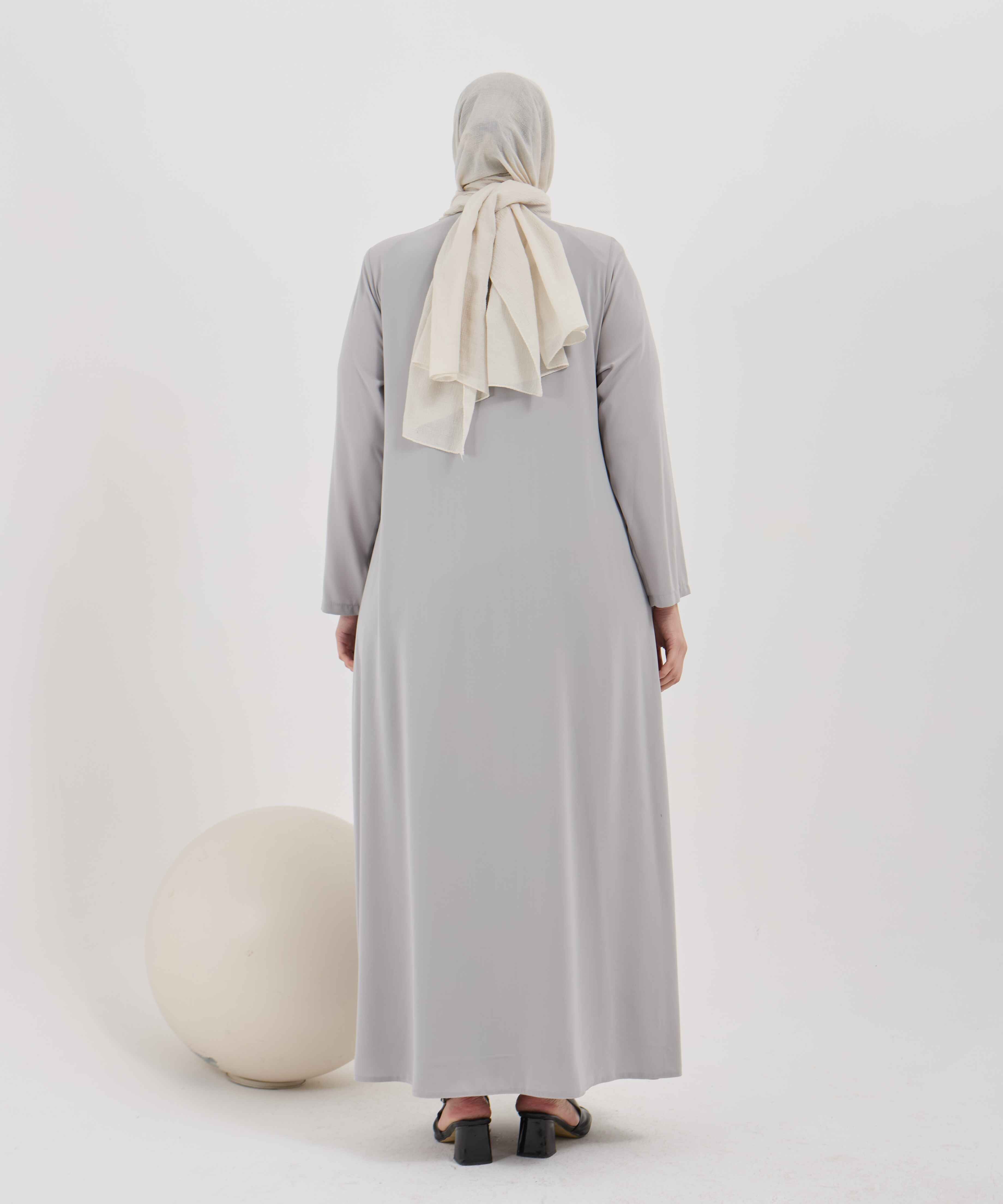 Önü Ve Cebi Zarif Nakış İşlemeli Büyük Beden Ferace Gri |20411224