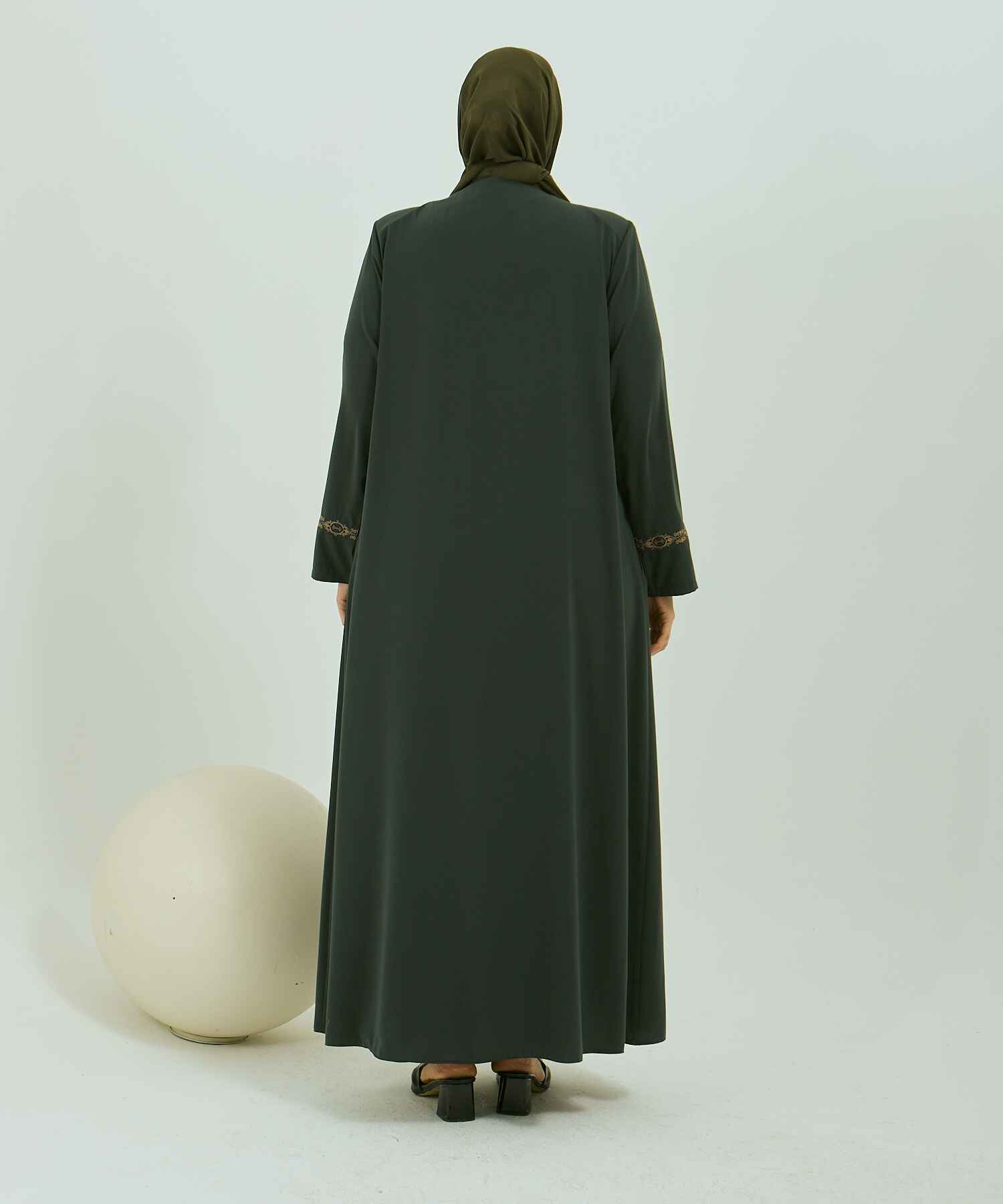 Önü Ve Bilekleri Zarif Nakışlı İşlemeli Büyük Beden Ferace Haki | 2041139