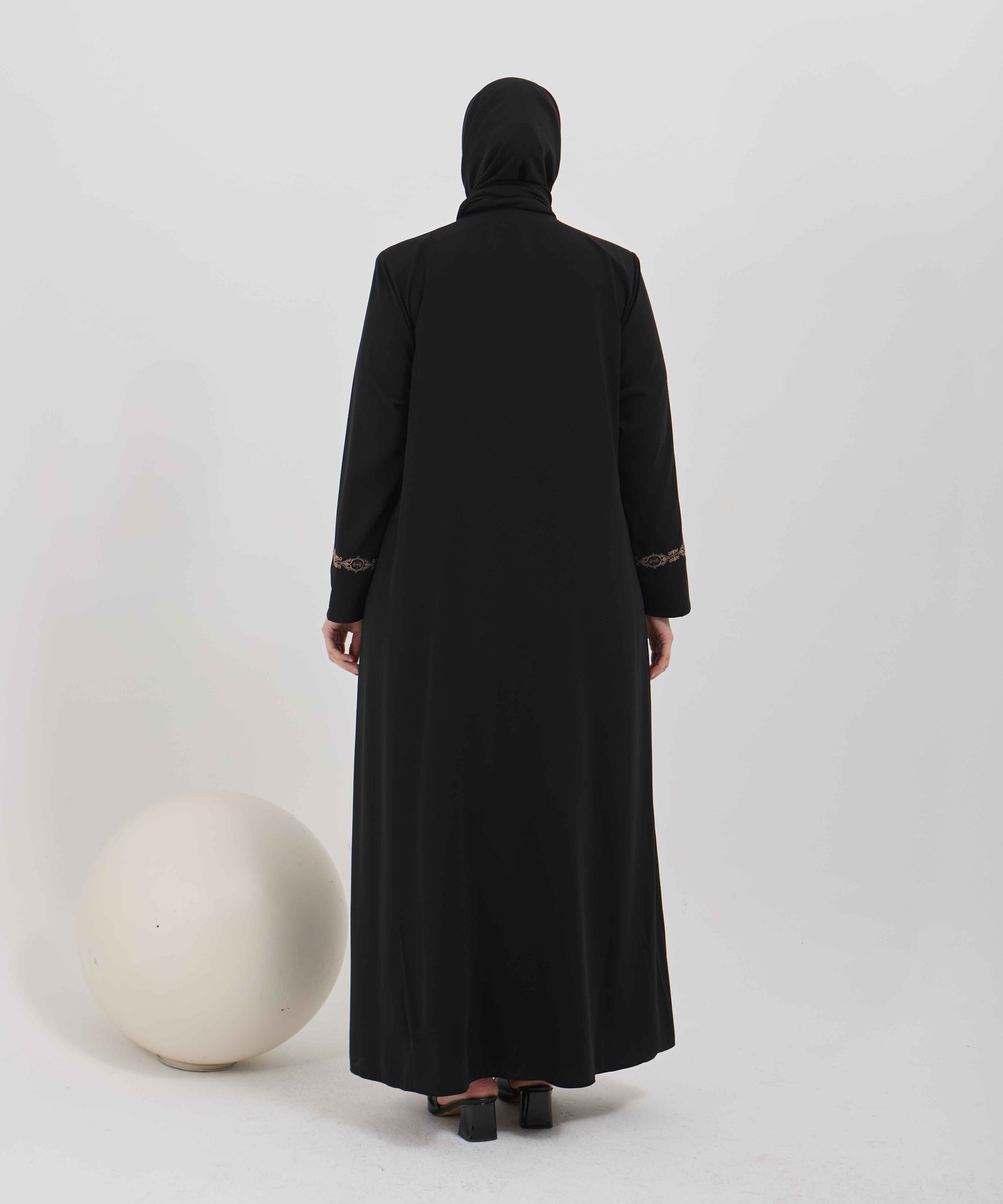 Önü Ve Bilekleri Zarif Nakışlı İşlemeli Büyük Beden Ferace Siyah | 2041131