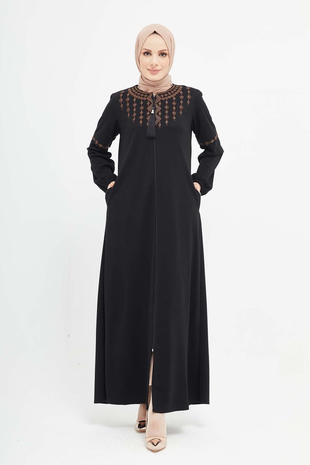 Önü ve kolu Nakışlı bileği lastikli Kışlık Ferace Siyah | 2051K-1 - MODALALE