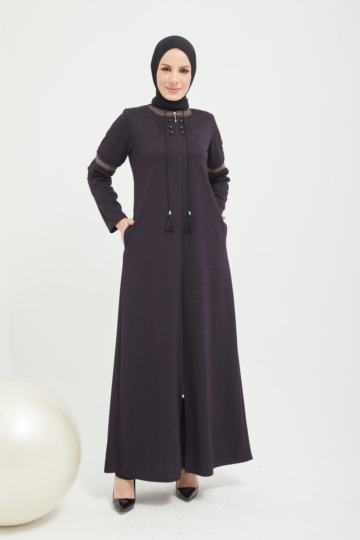 Önü ve Kolları Pileli ve Düğme Detaylı Kışlık Ferace Mürdüm | 2040K-8