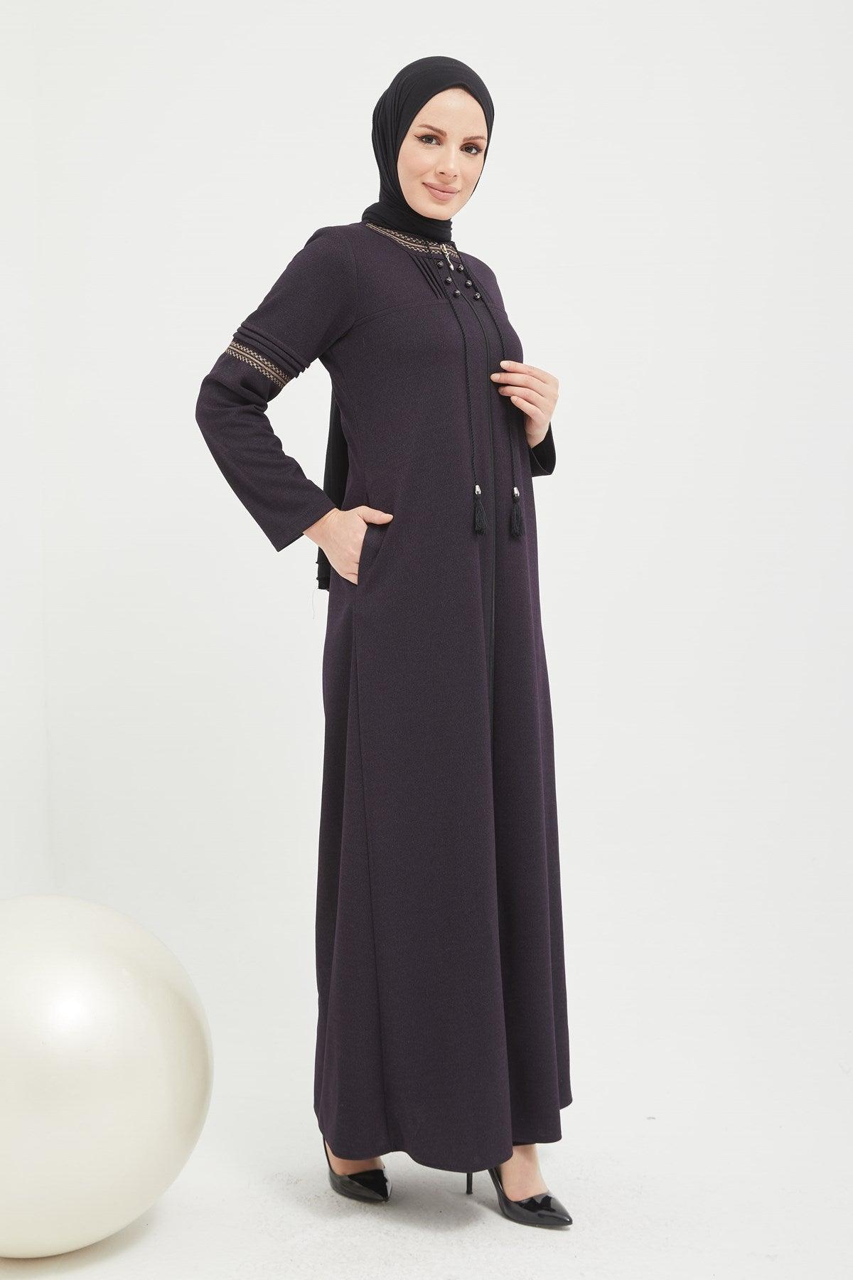 Önü ve Kolları Pileli ve Düğme Detaylı Kışlık Ferace Mürdüm | 2040K-8